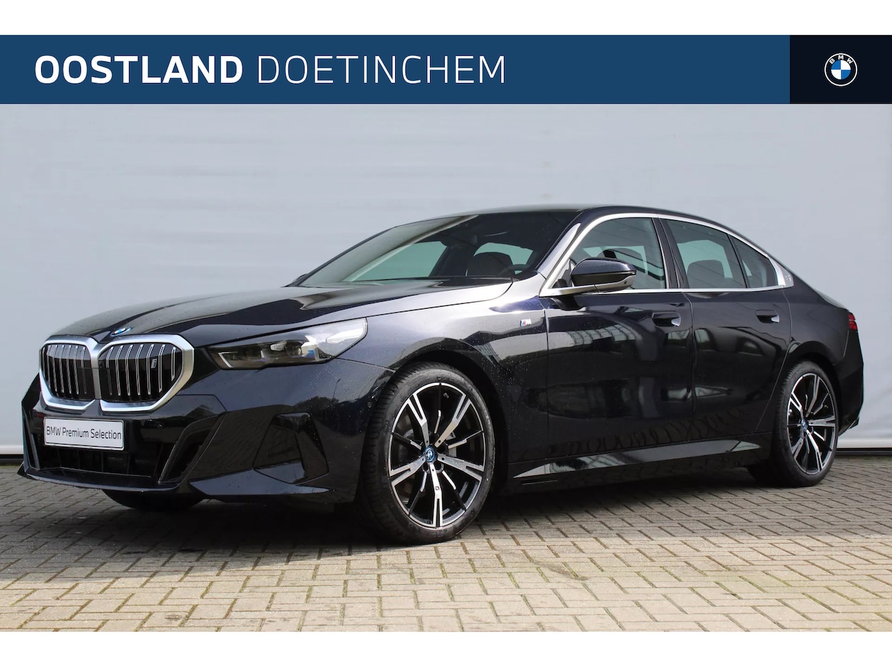 BMW i5 - eDrive40 M Sport / Panoramadak / Trekhaak / Adaptieve LED / Parking Assistant Professional - AutoWereld.nl