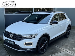 Volkswagen T-Roc - 1.5 TSI 150pk DSG Sport Business Panorama Virtual Cockpit Navigatie Stoelverwarming Camera