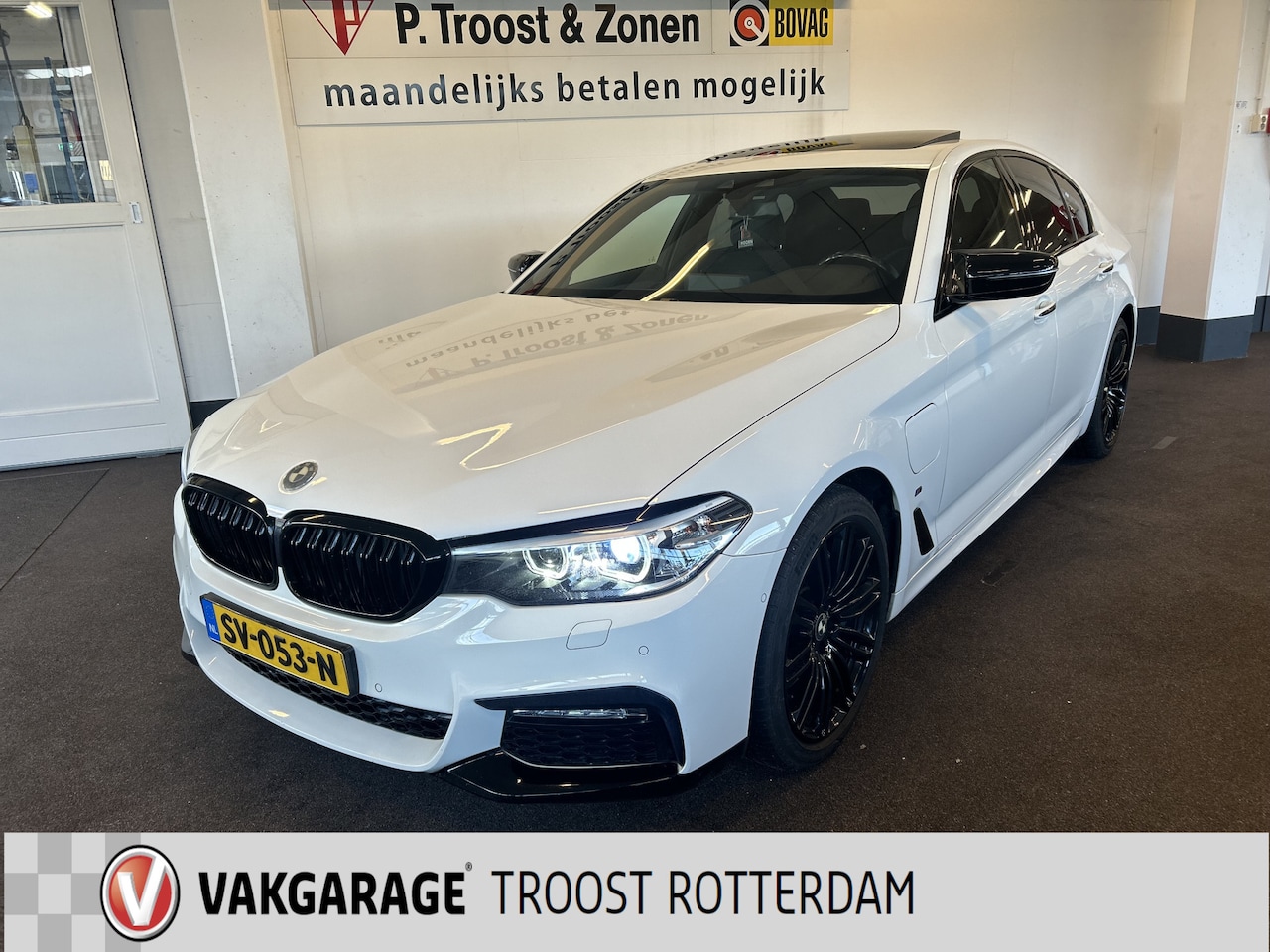 BMW 5-serie - 530e iPerformance High Executive M Sport | Panoramadak | Stoel+Stuurverwarming | Achteruit - AutoWereld.nl