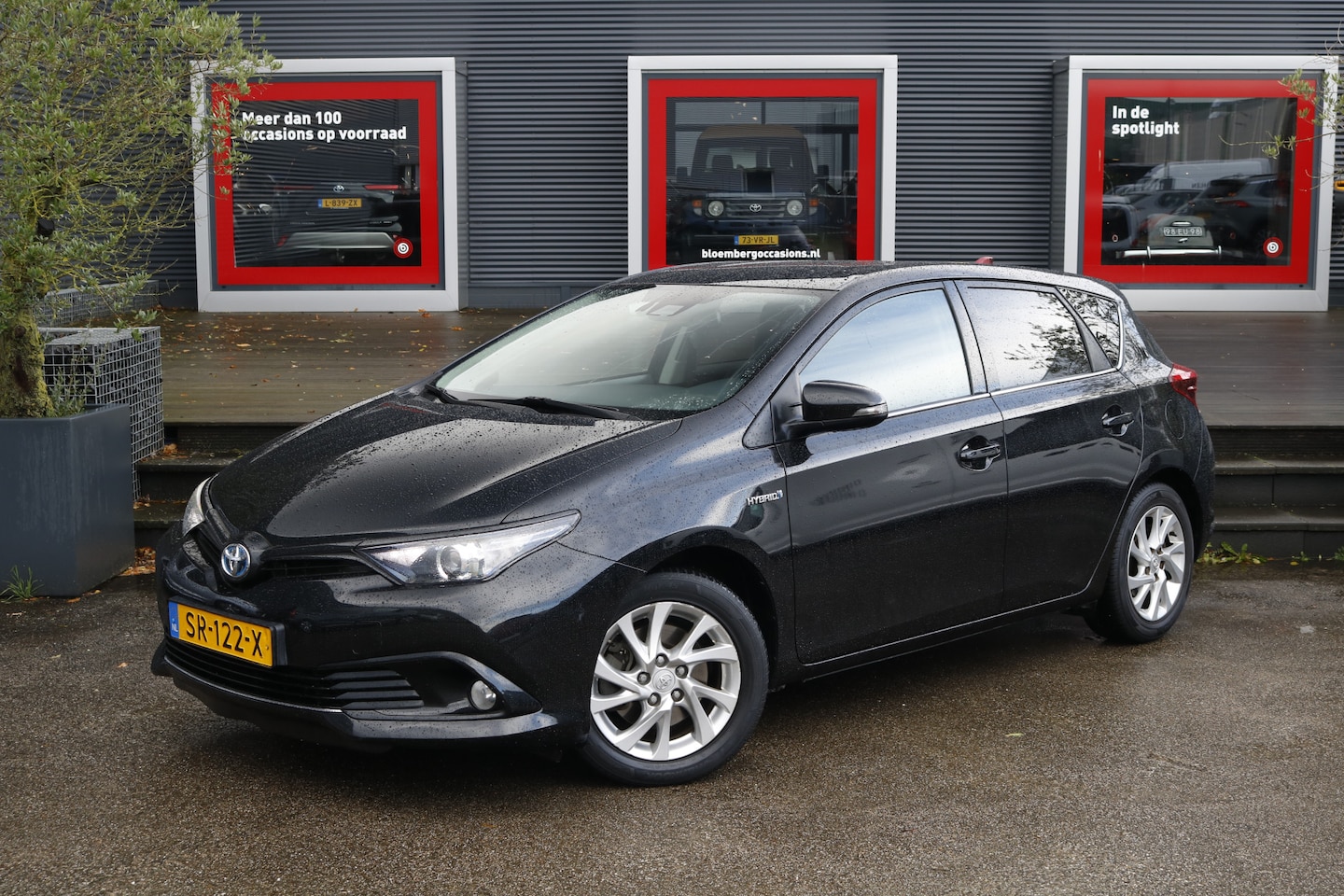 Toyota Auris - 1.8 Hybrid Dynamic Go | Sportstoelen | Achteruitrijcamera | Privacy Glass | - AutoWereld.nl