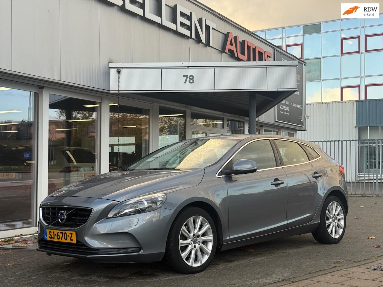 Volvo V40 - 2.0 D3 Summum - Navigatie - AutoWereld.nl