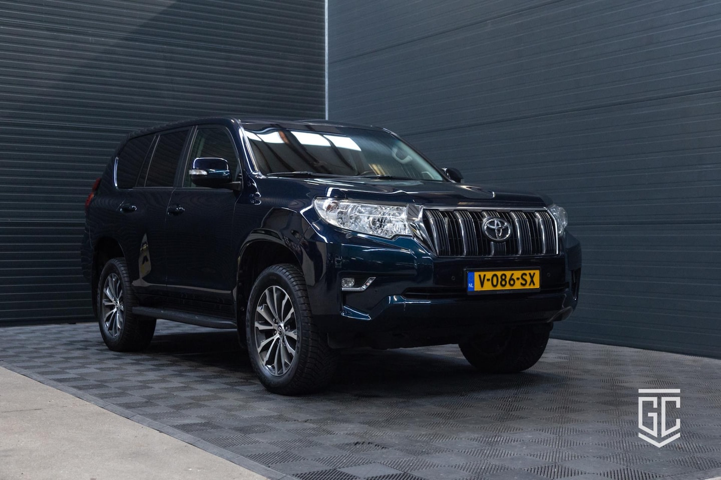 Toyota Land Cruiser Challenger - 2.8 D-4D-F Window Van - AutoWereld.nl