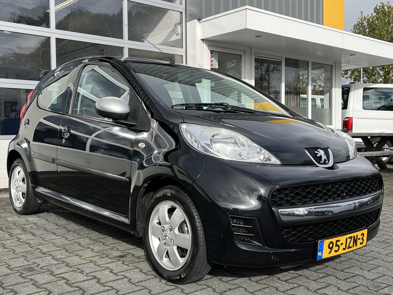 Peugeot 107 - 1.0-12V Sublime Airco nieuwe apk + set winterbanden - AutoWereld.nl