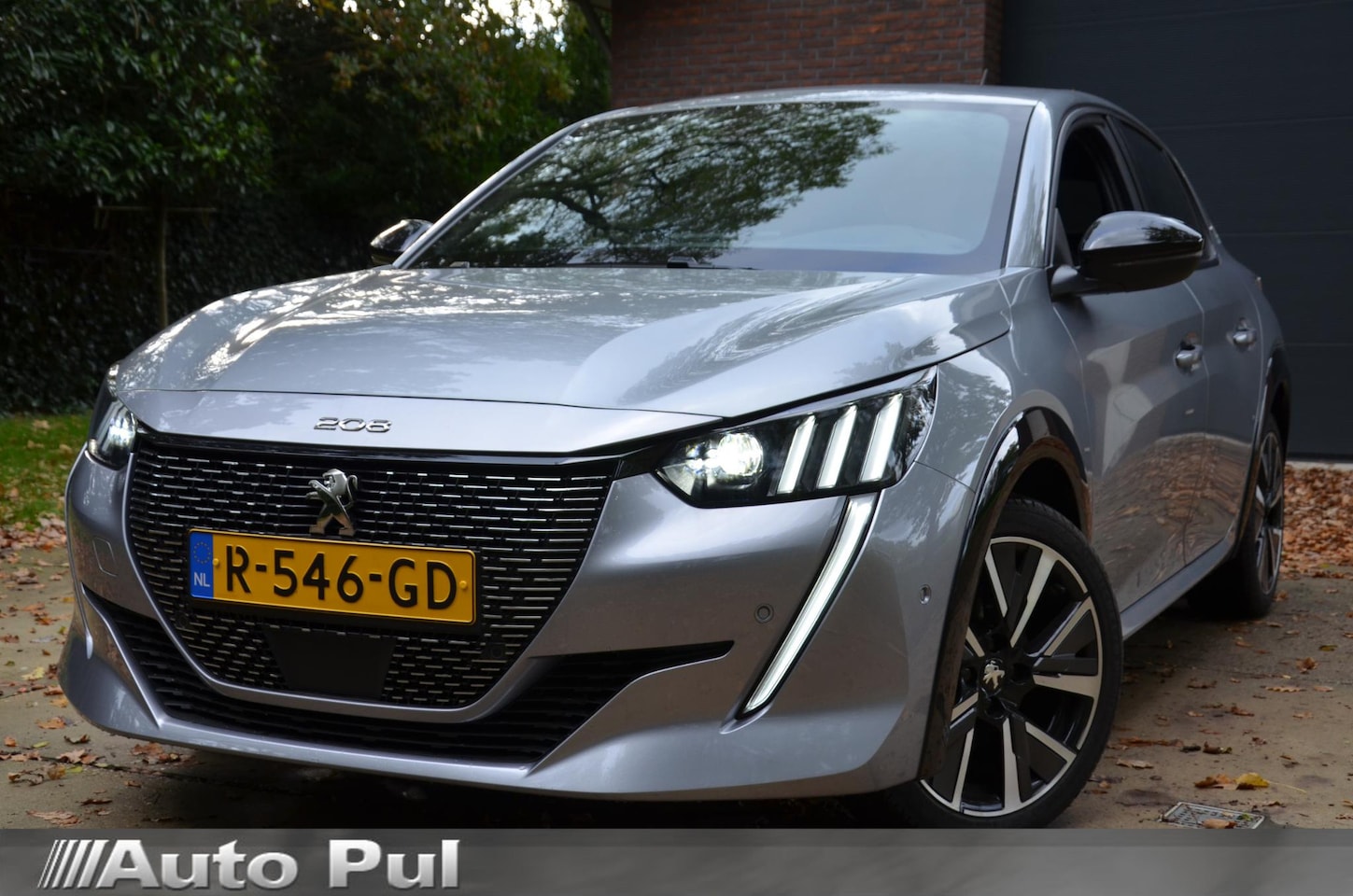 Peugeot 208 - 1.2 PureTech GT Automaat/Navi/Ecc/Pdc/Apple Carplay/Android Auto/Extra getint glas/Volledi - AutoWereld.nl
