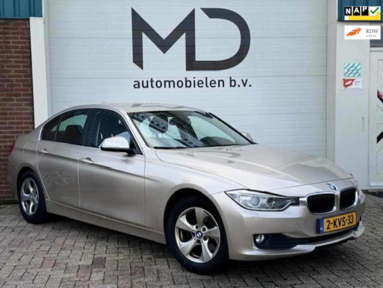 BMW 3-serie - 320i - Automaat -LED-Xenon-Navi-Stoelverwarming - AutoWereld.nl