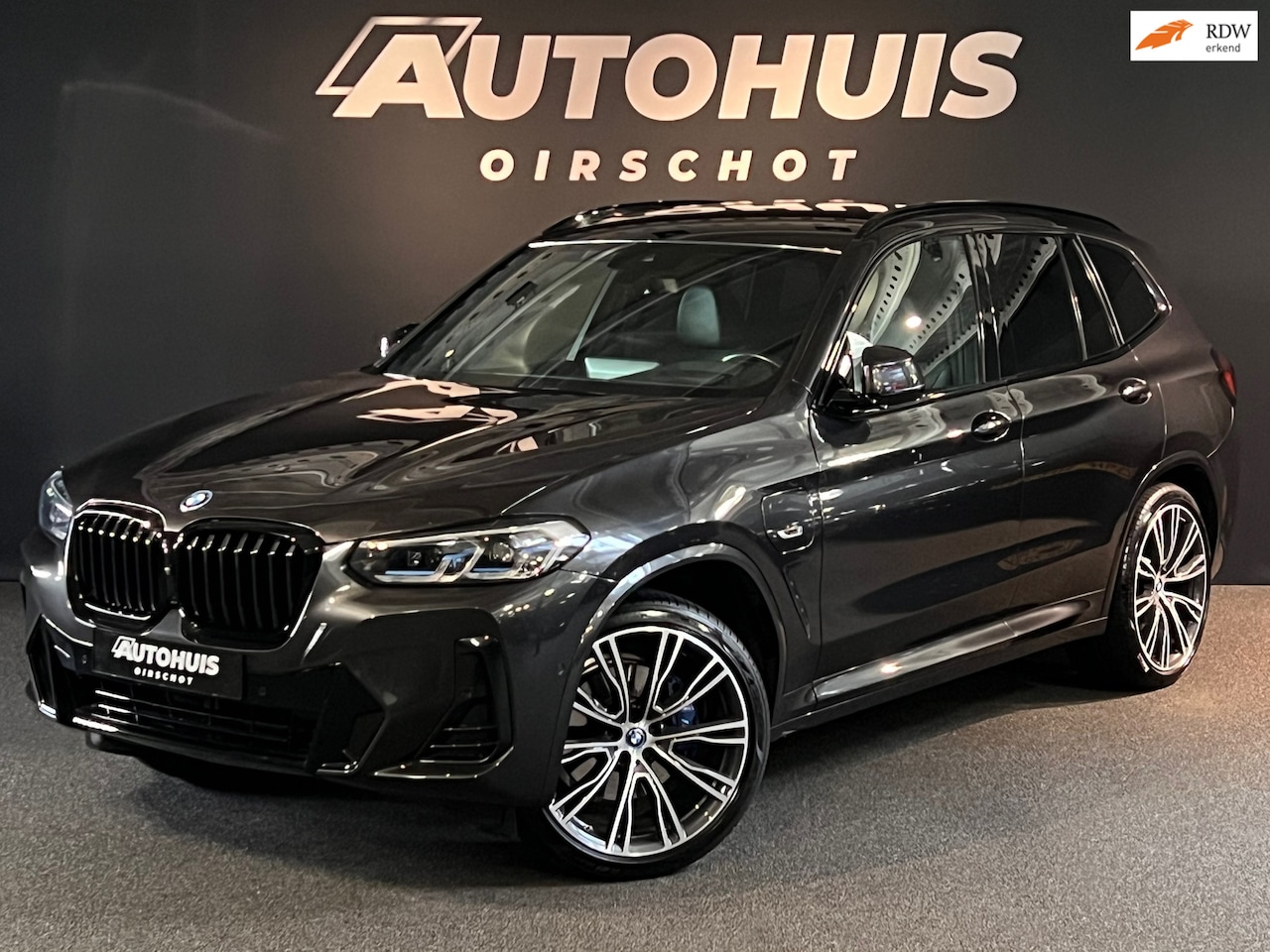 BMW X3 - XDrive30e High Executive Edition M Memory stoelen/ 21"/ Laser/ Trekhaak/ 360Camera/ Carbon - AutoWereld.nl