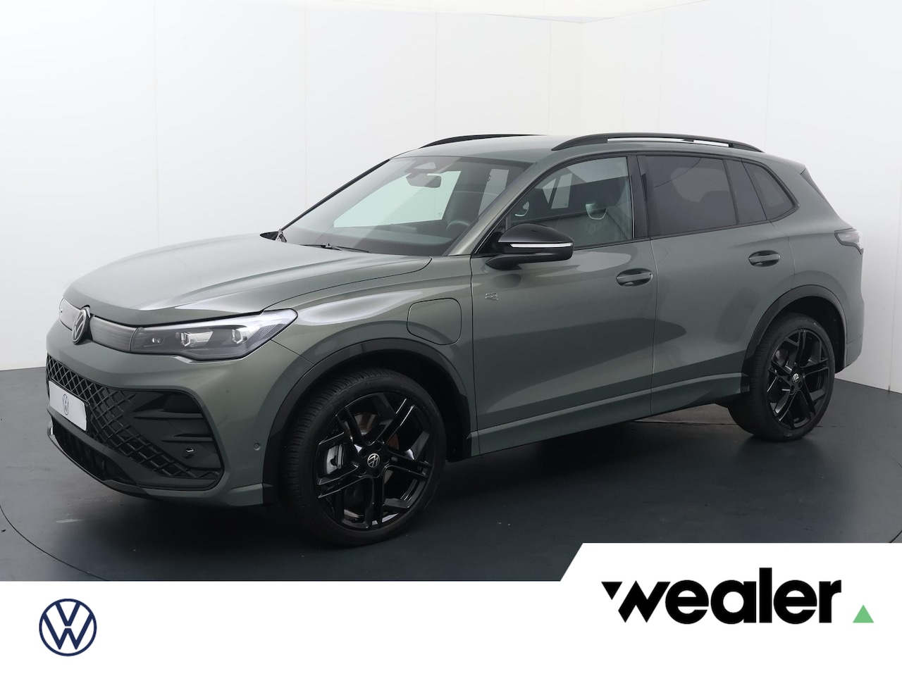 Volkswagen Tiguan - 1.5 eHybrid R-Line Business | 204 PK | SoH 100% | Trekhaak wegklapbaar | Elek. achterklep - AutoWereld.nl