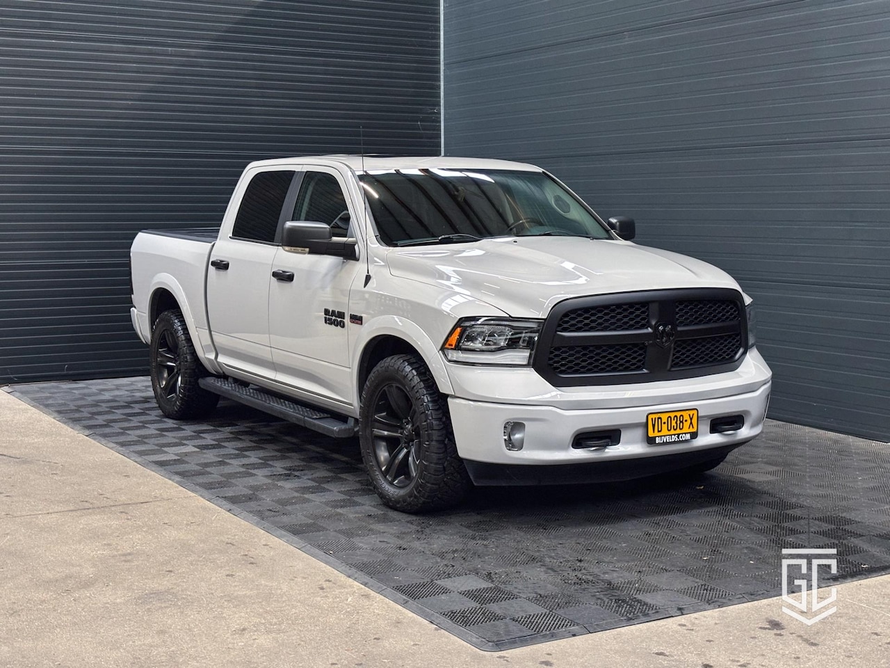 Dodge Ram 1500 - 5.7 V8 4x4 Quad Cab 6'4 5.7 V8 4x4 Quad Cab 6'4 - AutoWereld.nl