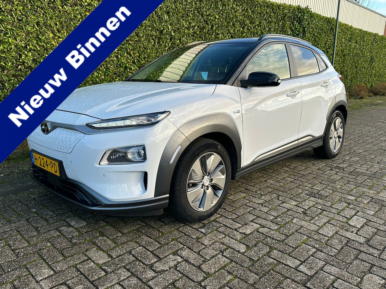 Hyundai Kona Electric - EV Premium 64 kWh 3 fase | Leder | Two Tone Black | Climate | occasion - AutoWereld.nl