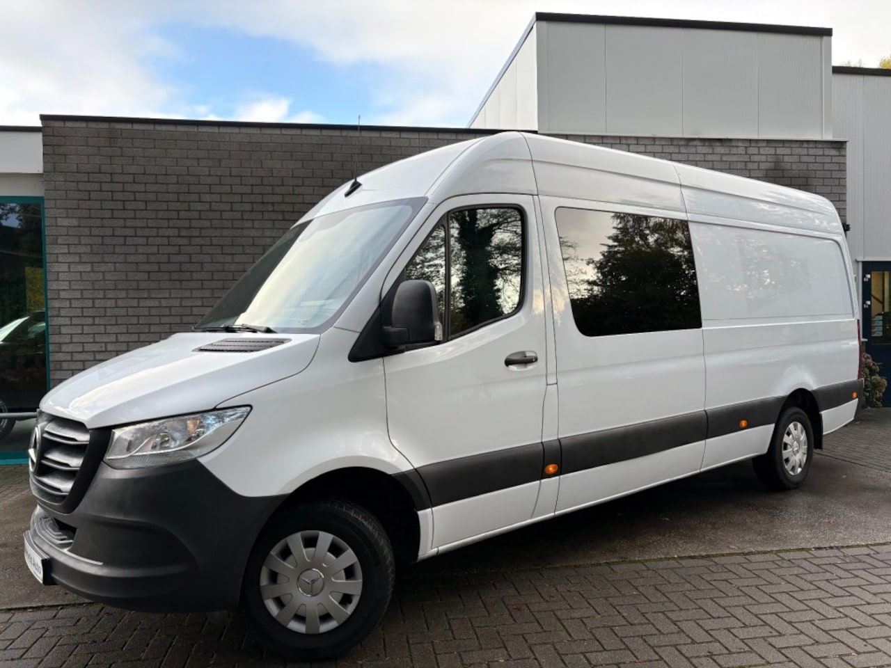 Mercedes-Benz Sprinter - 316 CDI MAXI DC 5-PERS CarPlay, Camera, TrHaak 3500kg - AutoWereld.nl