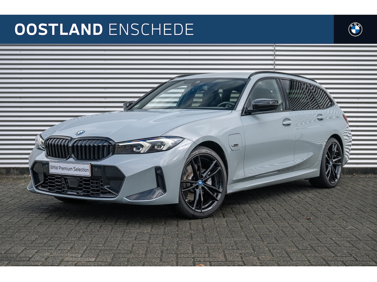 BMW 3-serie Touring - 320e M Sport Automaat / Sportstoelen / Active Cruise Control / Achteruitrijcamera / Parkin - AutoWereld.nl