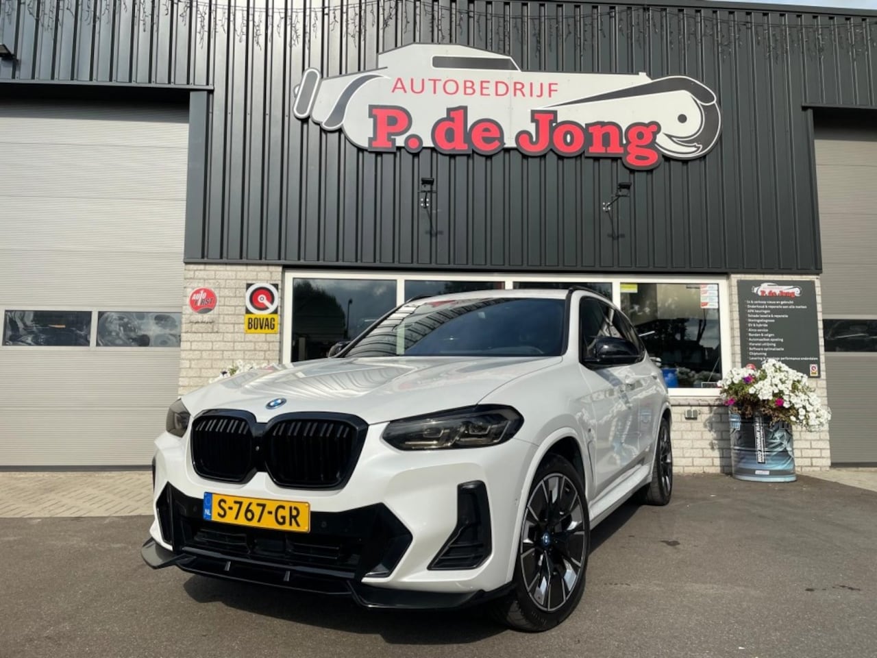 BMW iX3 - HIGH EXECUTIVE 80kWh M-Sport, Aeropakket, Pano, Trekhaak, HUD, Memory, Leder, Mooi vol! - AutoWereld.nl