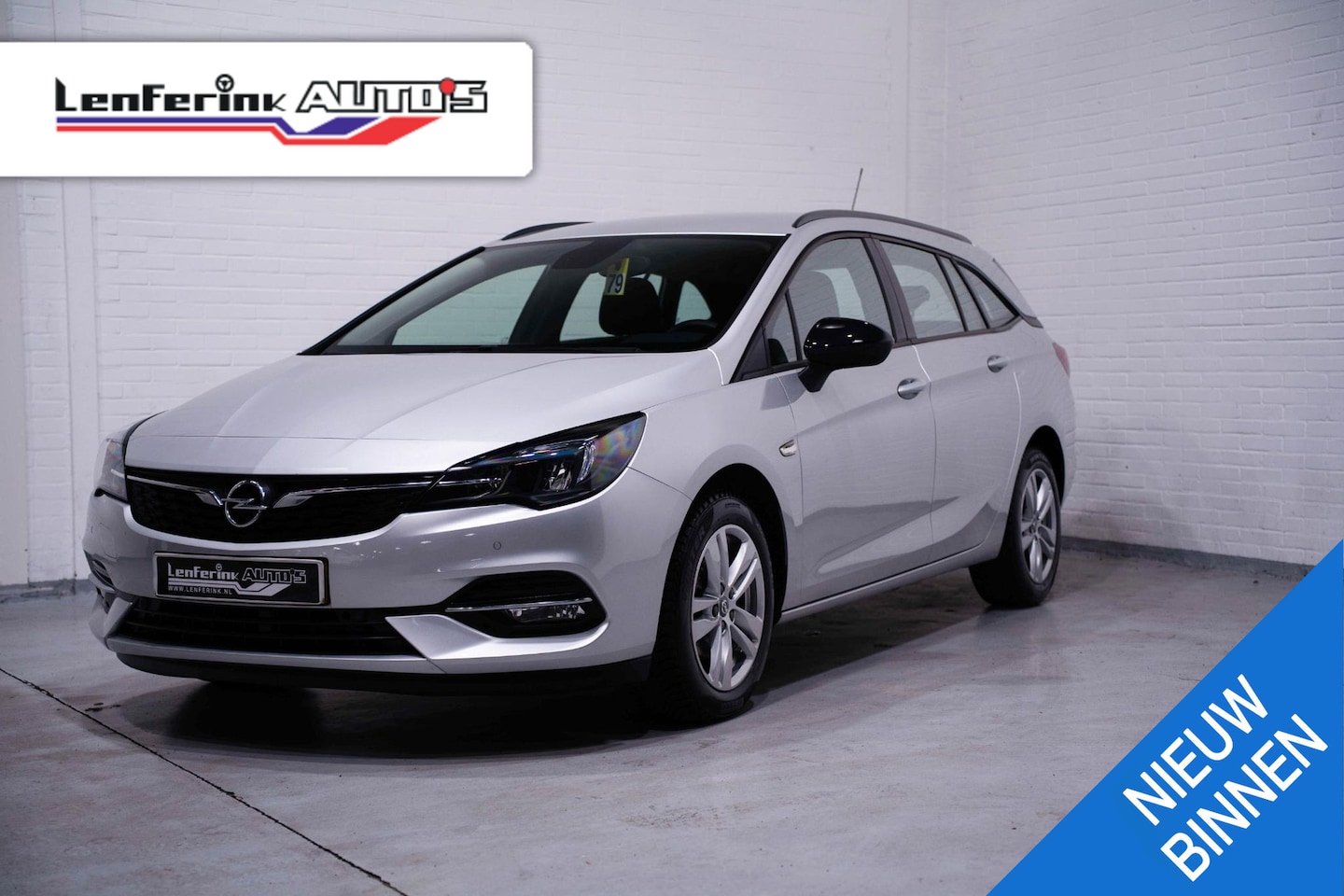Opel Astra Sports Tourer - 1.2 Edition Navi Camera 1e Eigenaar 16.000 km NAP PDC v+a - AutoWereld.nl