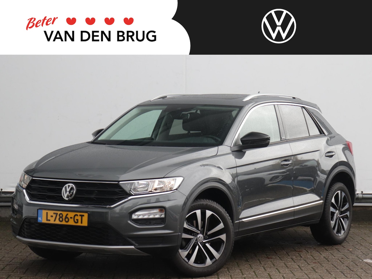 Volkswagen T-Roc - 1.5 TSI Style | Trekhaak | Panoramadak | Stoelverwarming | Navigatie | Adaptive Cruise | P - AutoWereld.nl