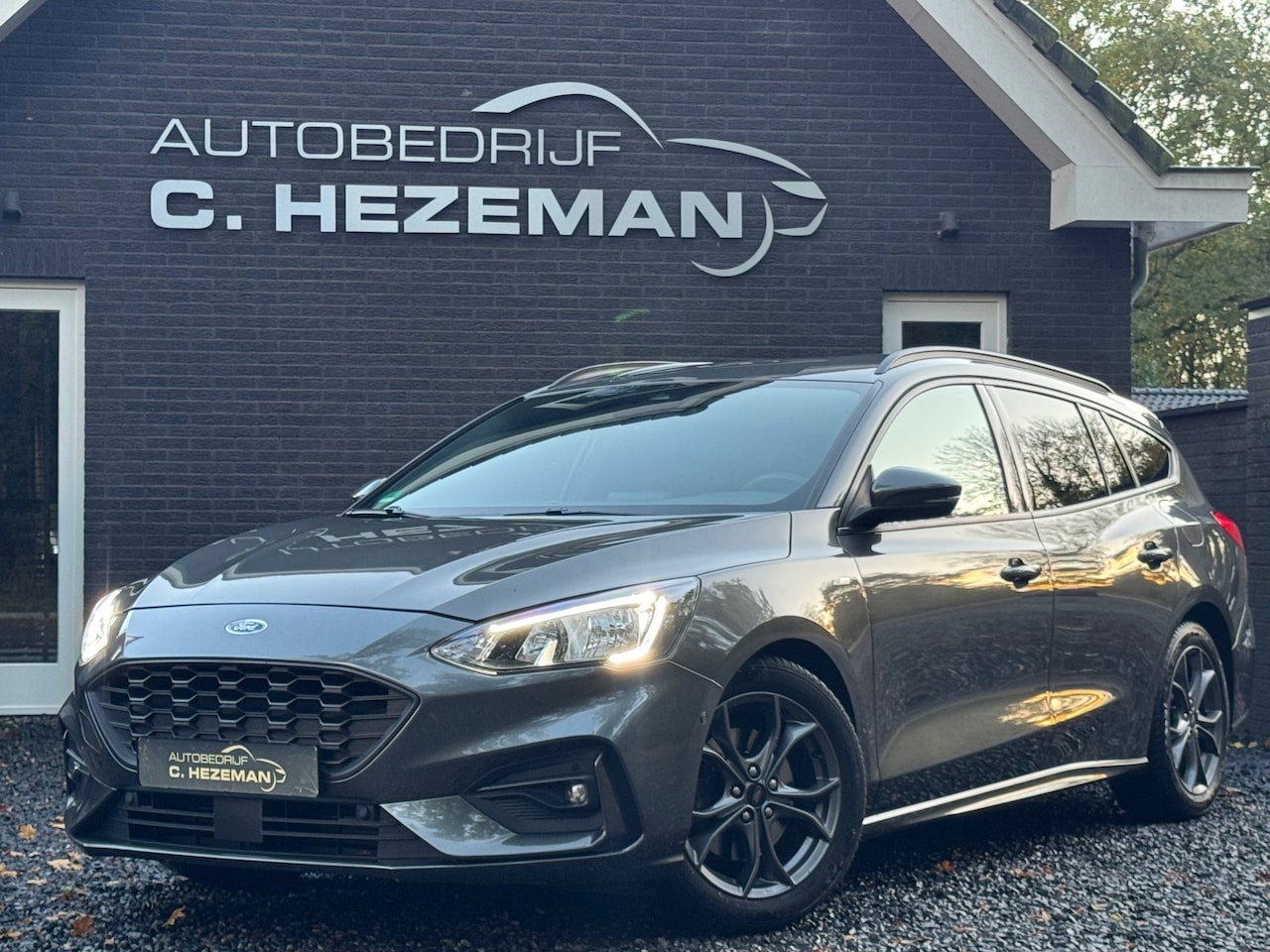 Ford Focus Wagon - 1.0 125PK ST Line Business 1E EIG DEALER OH NIEUWSTAAT CRUISE CARPLAY CAMERA CARBON LED - AutoWereld.nl