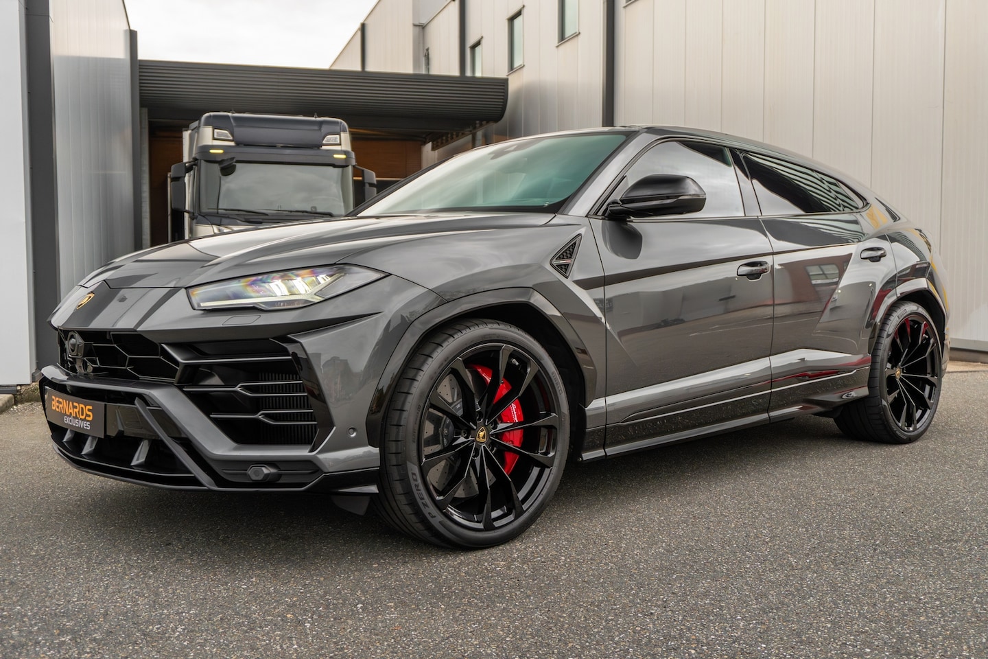Lamborghini Urus - - Grigio Lynx | Adv. B&O | Panoramic Sunroof | HUD | Massage - AutoWereld.nl