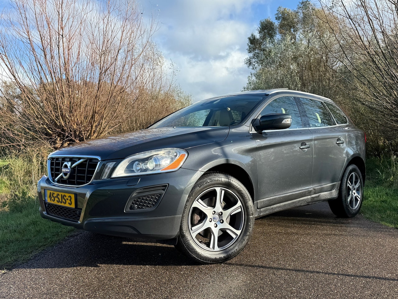 Volvo XC60 - 2.0 T5 Summum Automaat | Panoramadak | Leder | Camera | Trekhaak | Xenon | Stoelverwarming - AutoWereld.nl