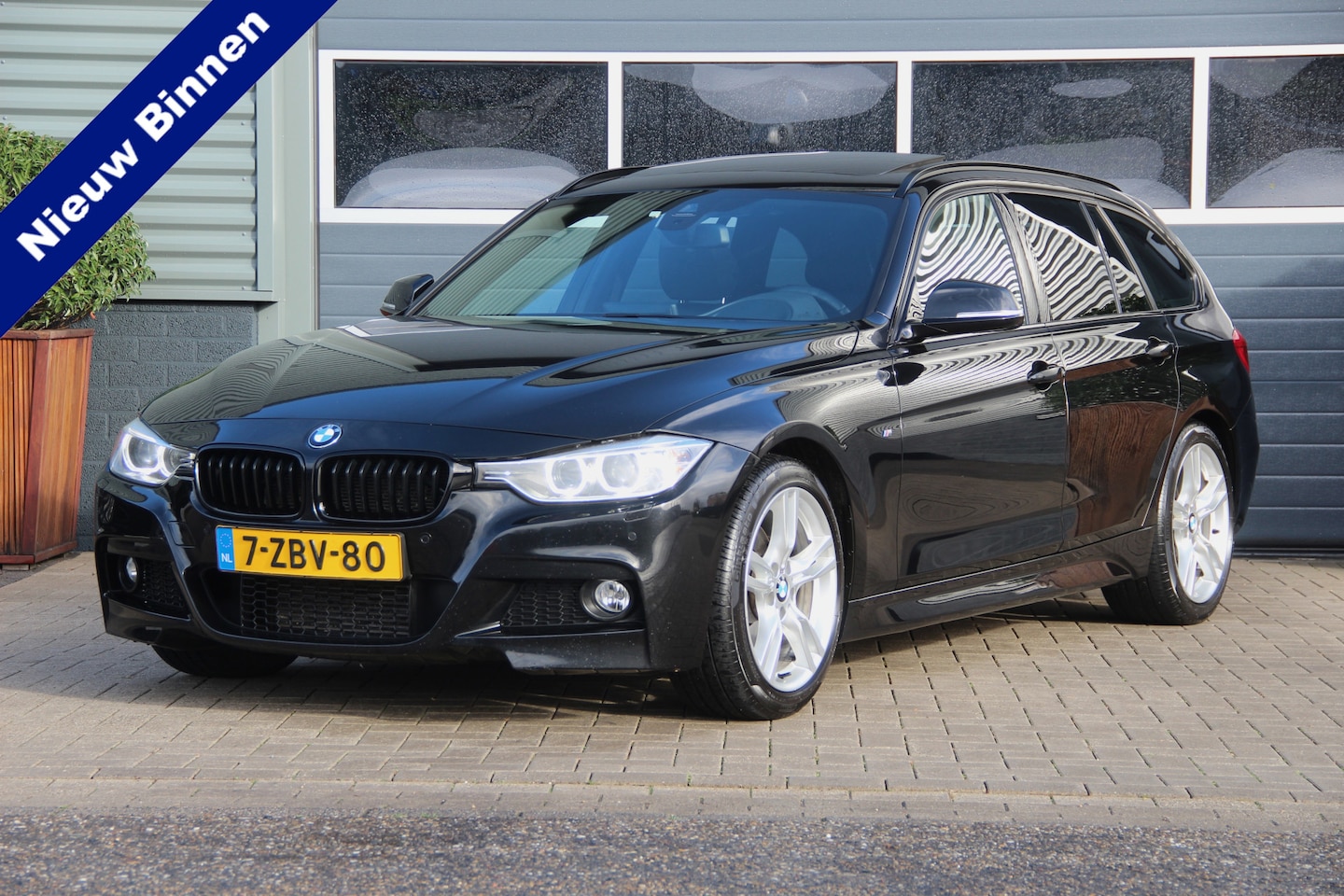 BMW 3-serie Touring - 325d High Executive M-Sport | HUD | Keyless Go | Sportstoelen | Stoelverw | Xenon | Leder - AutoWereld.nl