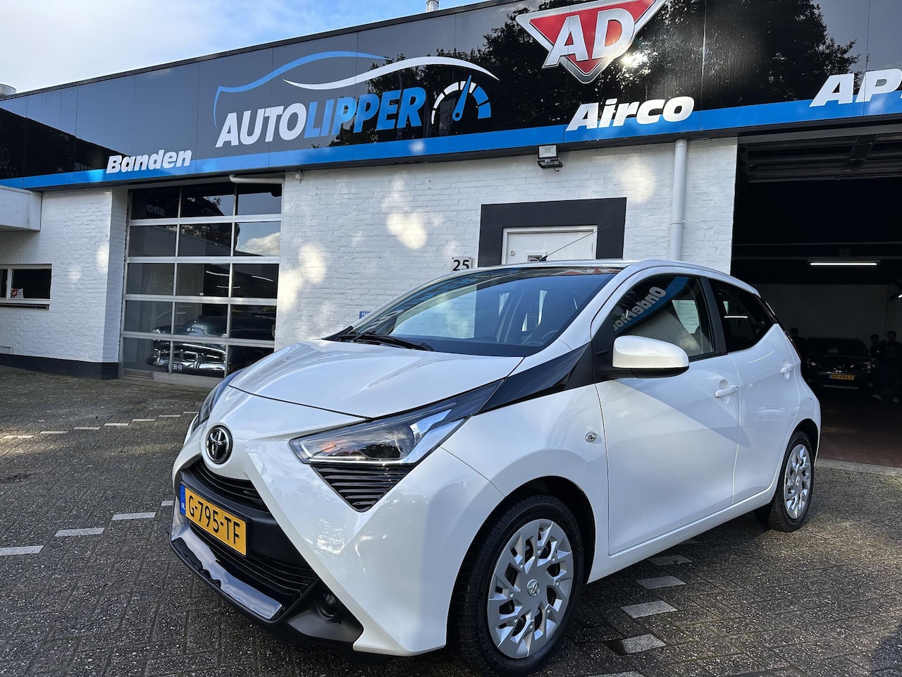 Toyota Aygo - 1.0 VVT-i x-play limited /Airco/camera/Nieuwe apk bij aflevering - AutoWereld.nl