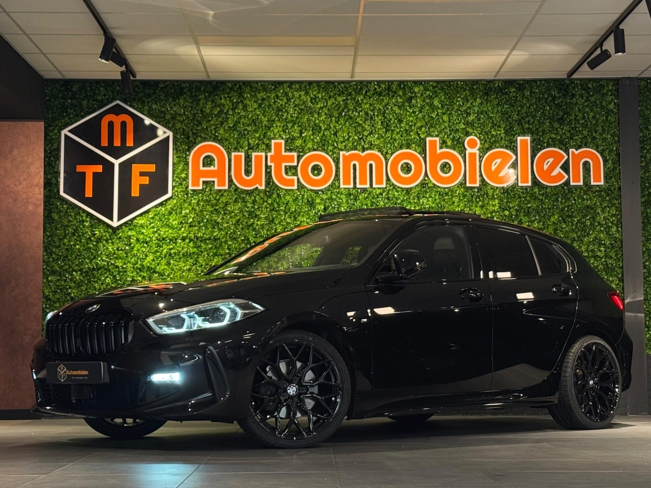 BMW 1-serie - 118i M Sport Shadow Line |PANO|VIRTUAL|SFEERVERLICHTING|GARANTIE - AutoWereld.nl