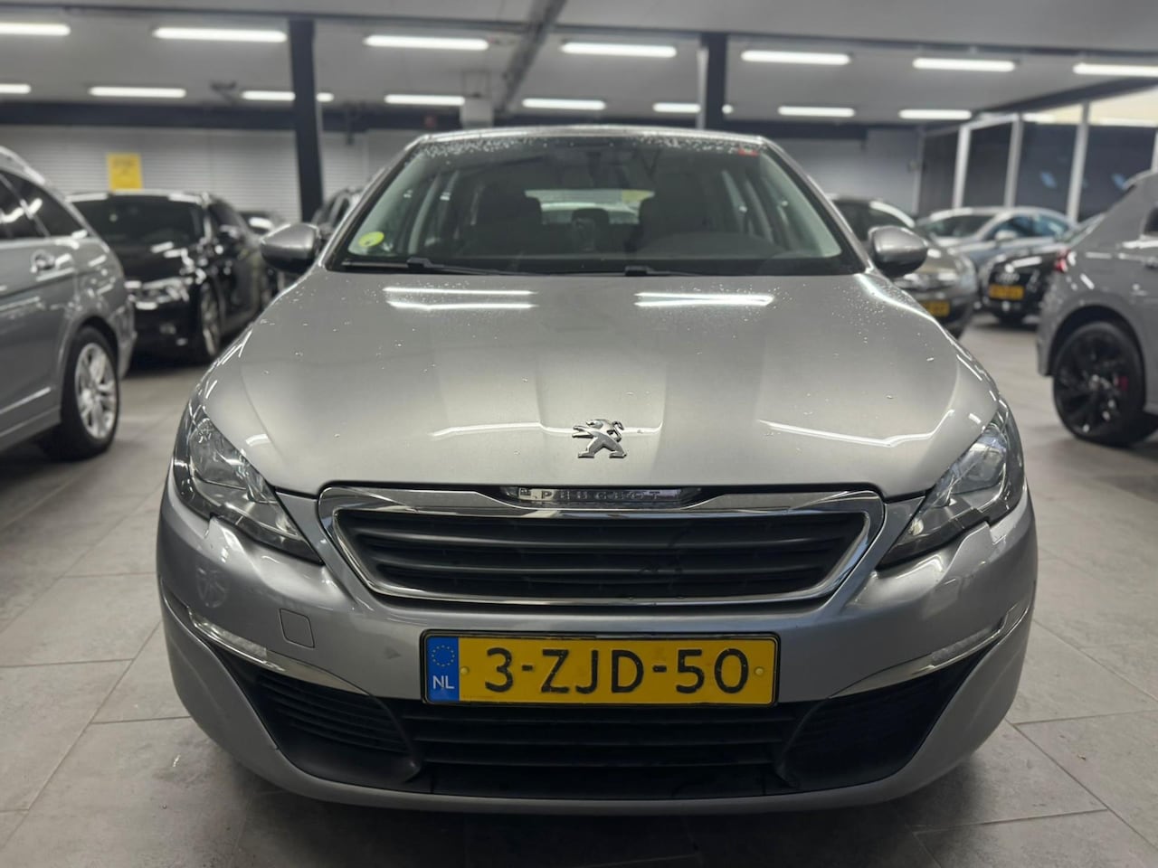Peugeot 308 SW - 1.6 BlueHDI Blue Lease navigatie clima cruise controle lm-velgen elektrische pakket - AutoWereld.nl