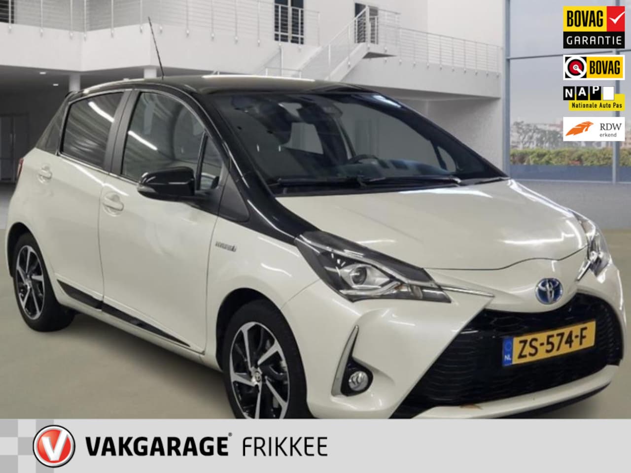 Toyota Yaris - 1.5 Hybrid Executive 2 Tone aut. - AutoWereld.nl