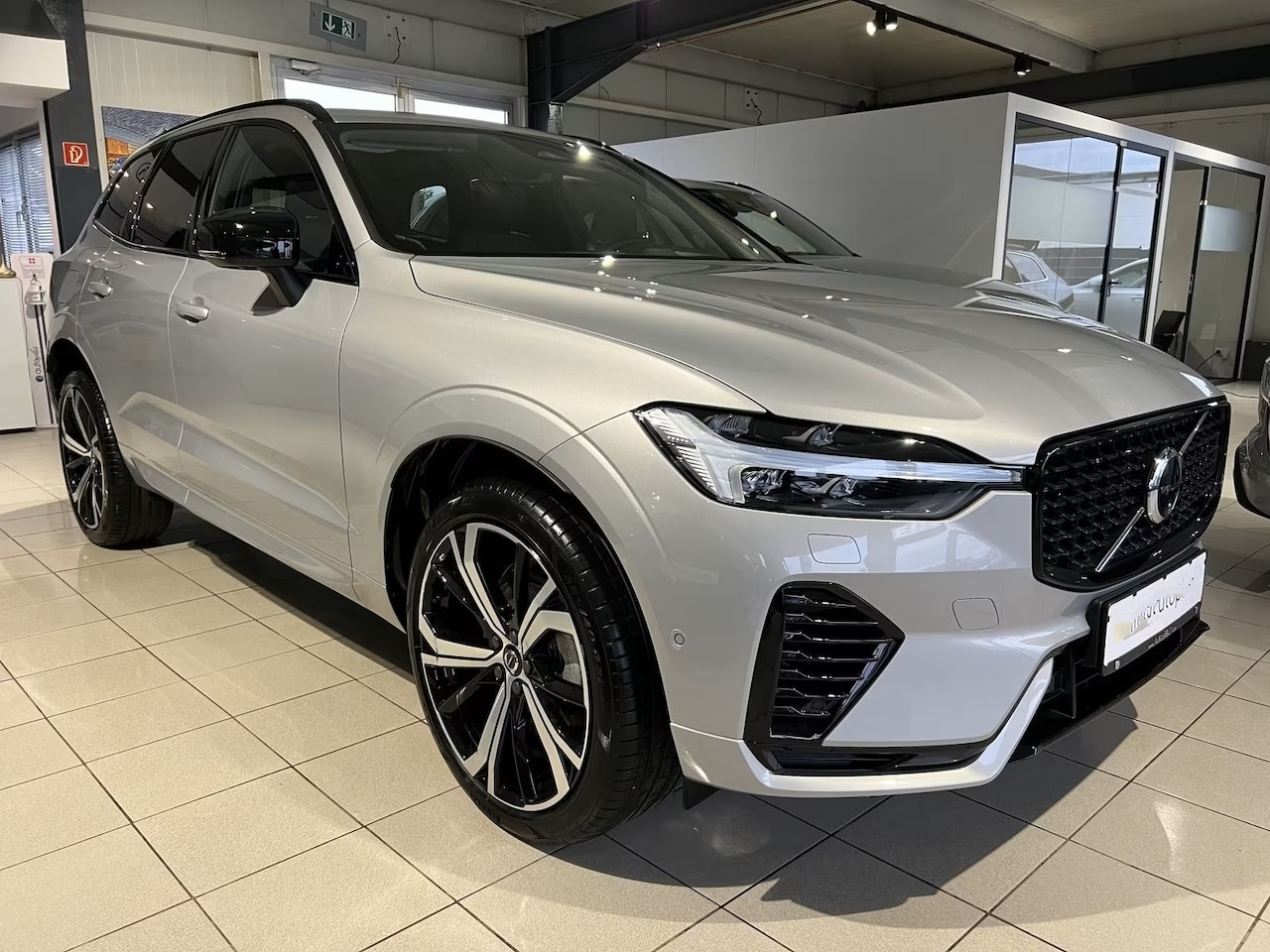 Volvo XC60 - 2.0 T8 Plug-in hybrid AWD Plus Dark (335kW/455PK) FULL OPTION ** 1e EIG - Ex VOLVO - € 26. - AutoWereld.nl