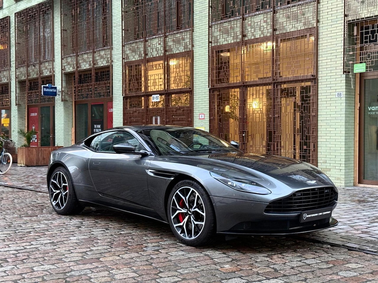 Aston Martin V8 Coupé - DB11 4.0 32.000km dealer serviced - AutoWereld.nl