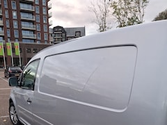 Volkswagen Caddy - 2.0 TDI L2H1 BMT Maxi Highline De bumper voor heeft een kleine beschadiging ..voor derrest een prima auto ...net gekeurd