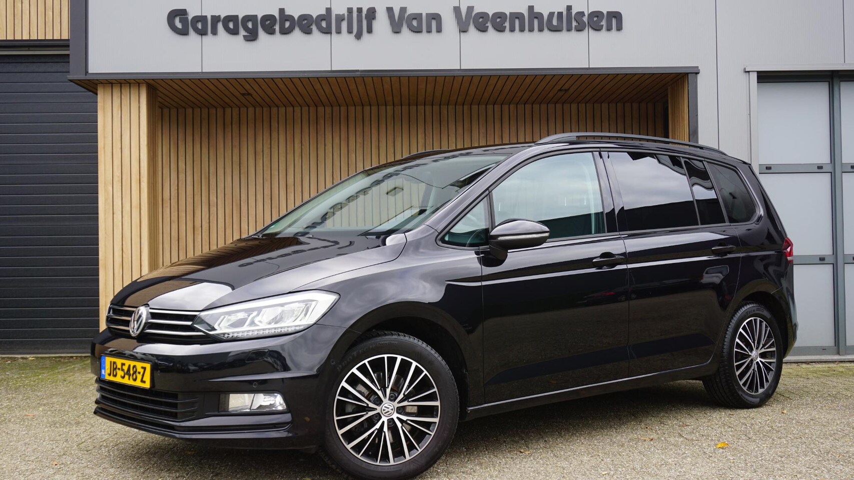 Volkswagen Touran - 1.4 TSI 150pk Comfortline Business DSG 7-Zits LED Elek.Trekhaak Clima Navi App-Connect Ada - AutoWereld.nl