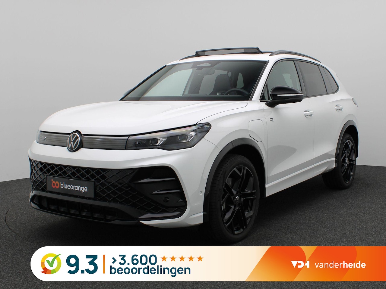 Volkswagen Tiguan - 1.5 eHybrid R-Line Edition 272PK DSG Trekhaak, Black style,  Rondomzichtcamera, Matrix LED - AutoWereld.nl