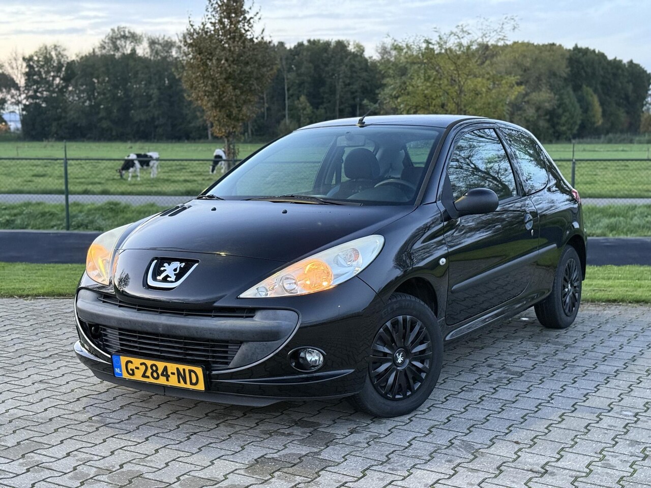 Peugeot 206 - 1.1 Accent airco, nieuwe APK, nette staat ! - AutoWereld.nl