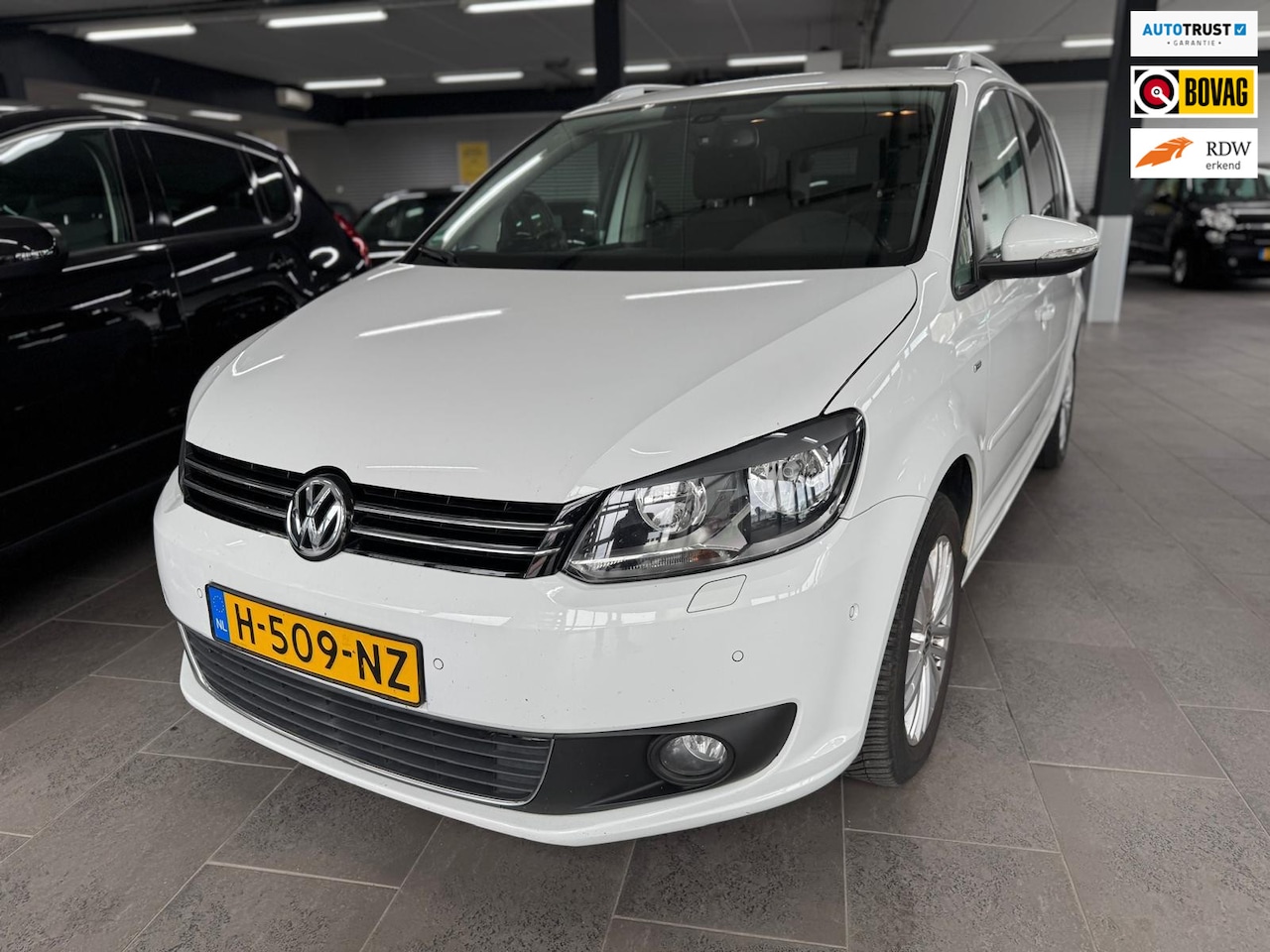 Volkswagen Touran - 1.2 TSI Highline BlueMotion 7p. Navi Clima cruise lm-velgen elekt-pakket parkeersensoren s - AutoWereld.nl