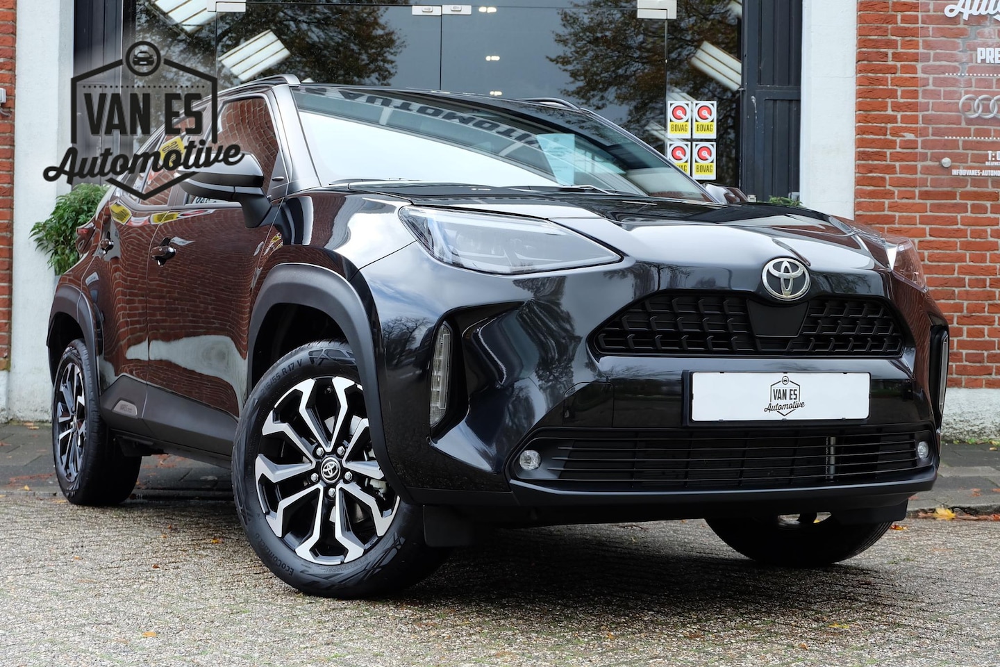 Toyota Yaris Cross - 1.5 Hybrid 115 First Edition / Fabrieksgarantie t/m '34 / Stuurverwarming - AutoWereld.nl