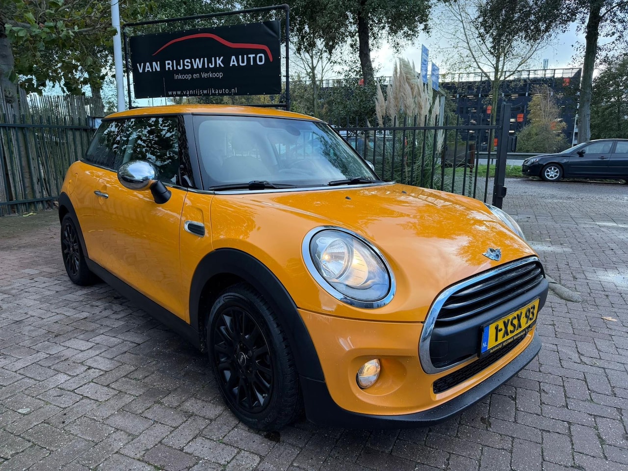 MINI One - Mini 1.2 Business Nav Clima Cruise-con Dealer-ond - AutoWereld.nl