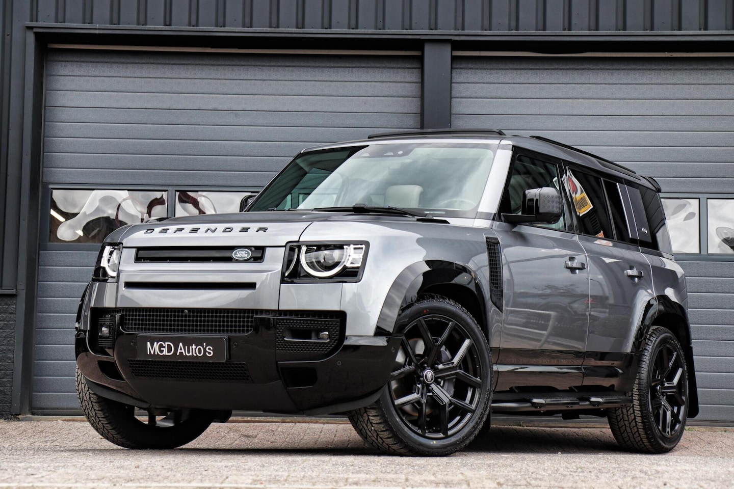 Land Rover Defender 110 - 3.0 P400 110 HSE /PANODAK/LUCHTVERING/HUD/MEMORY/360 CAMERA/MERIDIAN/22 INCH! - AutoWereld.nl