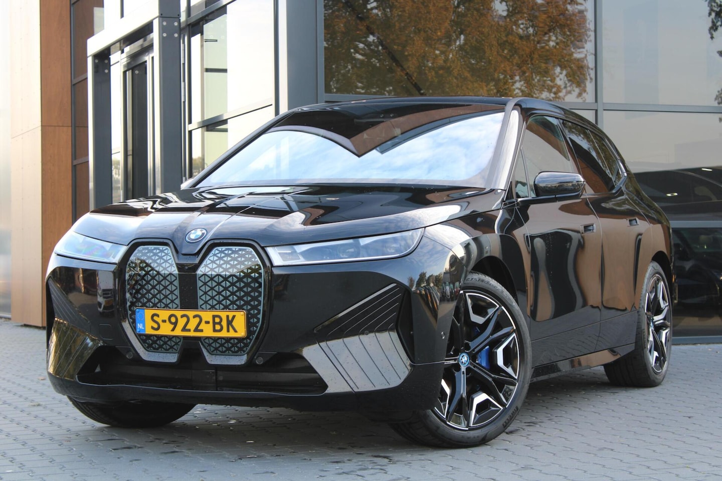 BMW iX - xDrive50 Excellence 112kWh | Pano | Trekhaak | Laser - AutoWereld.nl
