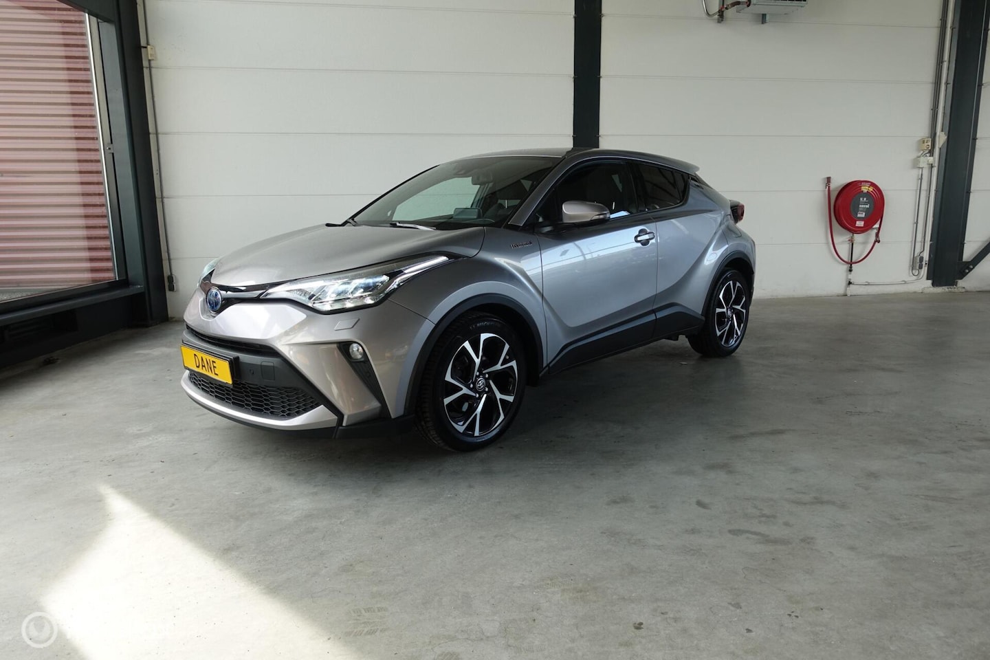 Toyota C-HR - 1.8 Hybrid Dynamic | VERWARMD STUUR - AutoWereld.nl