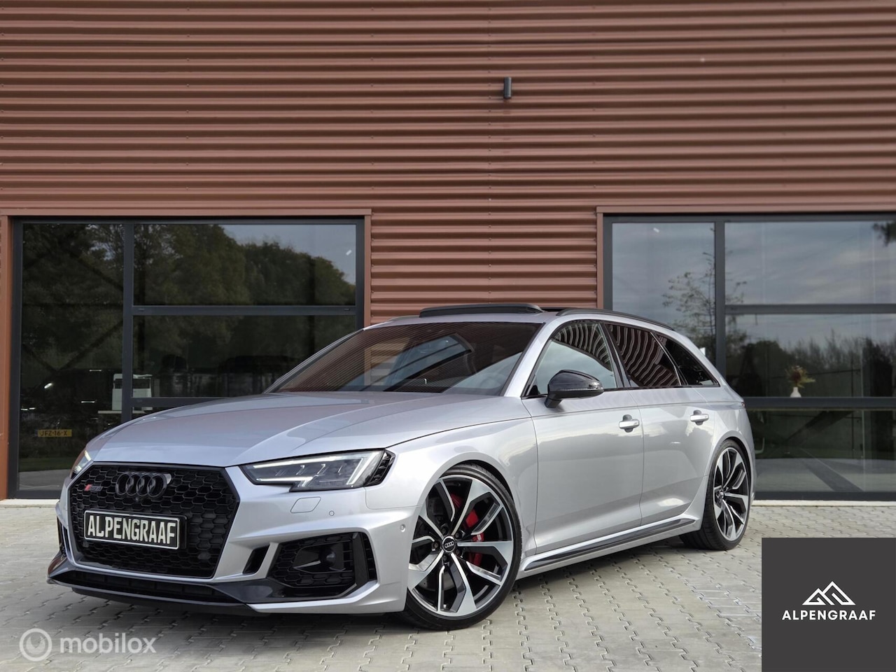 Audi RS4 - Avant 2.9 TFSI RS 4 quattro KW V3|Pano|Keyless|B&O|Massage|Kleppen uitlaatsyteem|Dealerond - AutoWereld.nl