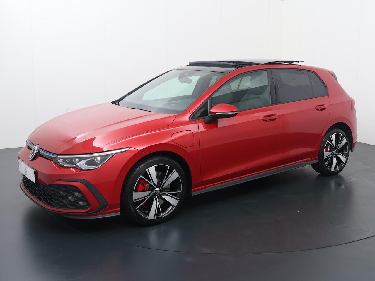 Volkswagen Golf - 1.4 eHybrid GTE | 245 PK | SoH 97% |  Panoramadak | Achteruitrijcamera | Voorstoelen verwa - AutoWereld.nl