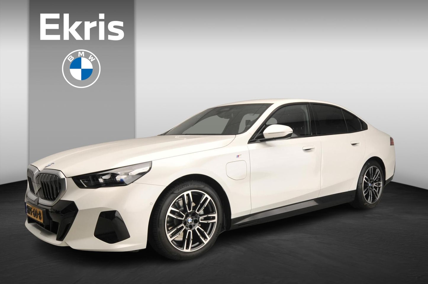 BMW 5-serie - Sedan 530e | M-Sportpakket | LED | Navigatie | Active cruise | Trekhaak | Sportstoelen | D - AutoWereld.nl