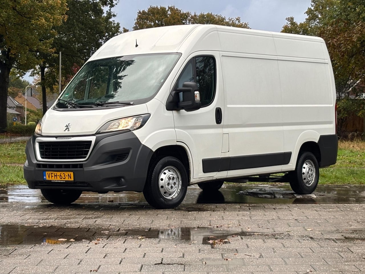 Peugeot Boxer - 335 2.0 BlueHDI L2H2 Pro EURO6, Airco, Navi, Cruise, 2500 KG trekgewicht, camera - AutoWereld.nl