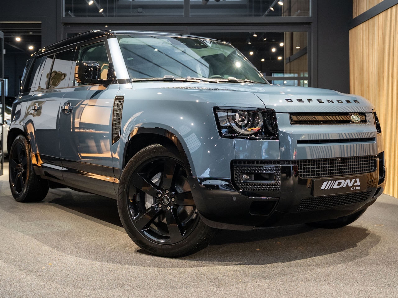 Land Rover Defender 110 - P300e X-Dynamic HSE 2.0 P300e Side-Steps - AutoWereld.nl