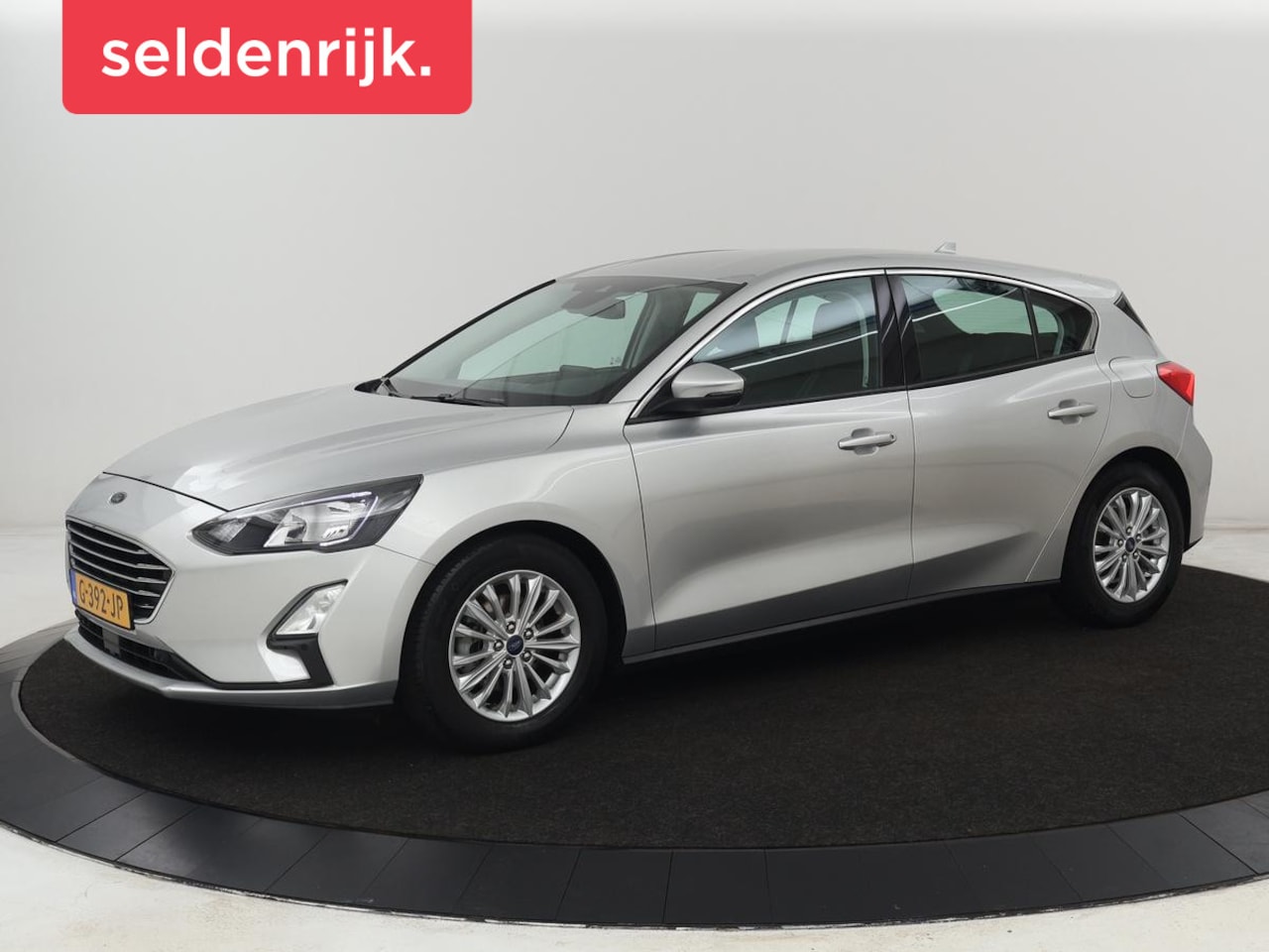 Ford Focus - 1.0 EcoBoost Titanium | Automaat | Carplay | Navigatie | Keyless | Parkeerhulp | Climate c - AutoWereld.nl