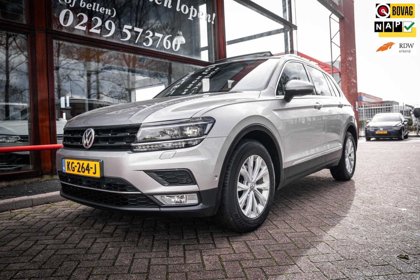 Volkswagen Tiguan - 1.4 TSI Connected | Cruise Control | Panoramadak | Trekhaak | 360 Camera | Navigatie| Stoe - AutoWereld.nl
