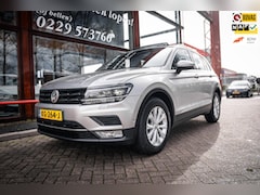 Volkswagen Tiguan - 1.4 TSI Connected | Cruise Control | Panoramadak | Trekhaak | 360 Camera | Navigatie| Stoe