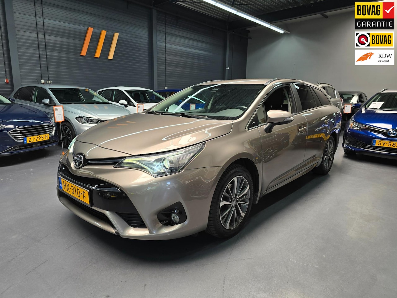 Toyota Avensis Touring Sports - 1.8 VVT-i Pro LED CAMERA NAVI NAP NL AUTO - AutoWereld.nl