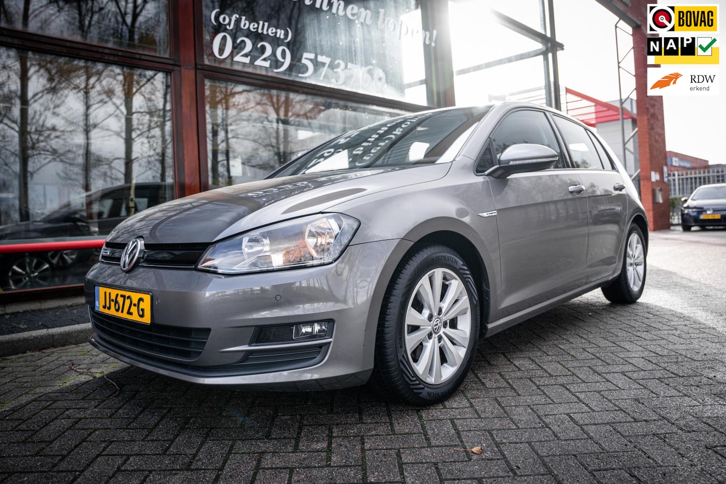 Volkswagen Golf - 1.0 TSI Business | Trekhaak | Automaat | Cruise control | Camera | Parkeerhulp | - AutoWereld.nl