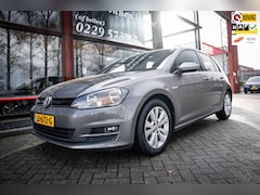 Volkswagen Golf - 1.0 TSI Business | Trekhaak | Automaat | Cruise control | Camera | Parkeerhulp |