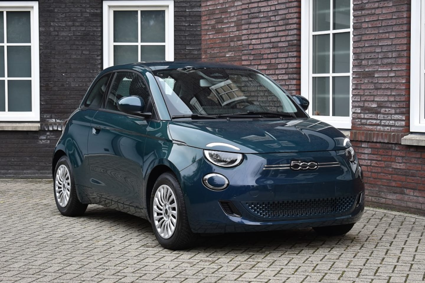 Fiat 500e - 42kWh Icon/Carplay/Stoelverwarming - AutoWereld.nl